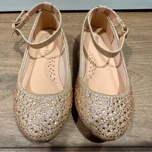 Lucky Top Girl Flat Shoes
Gold
Size: 10